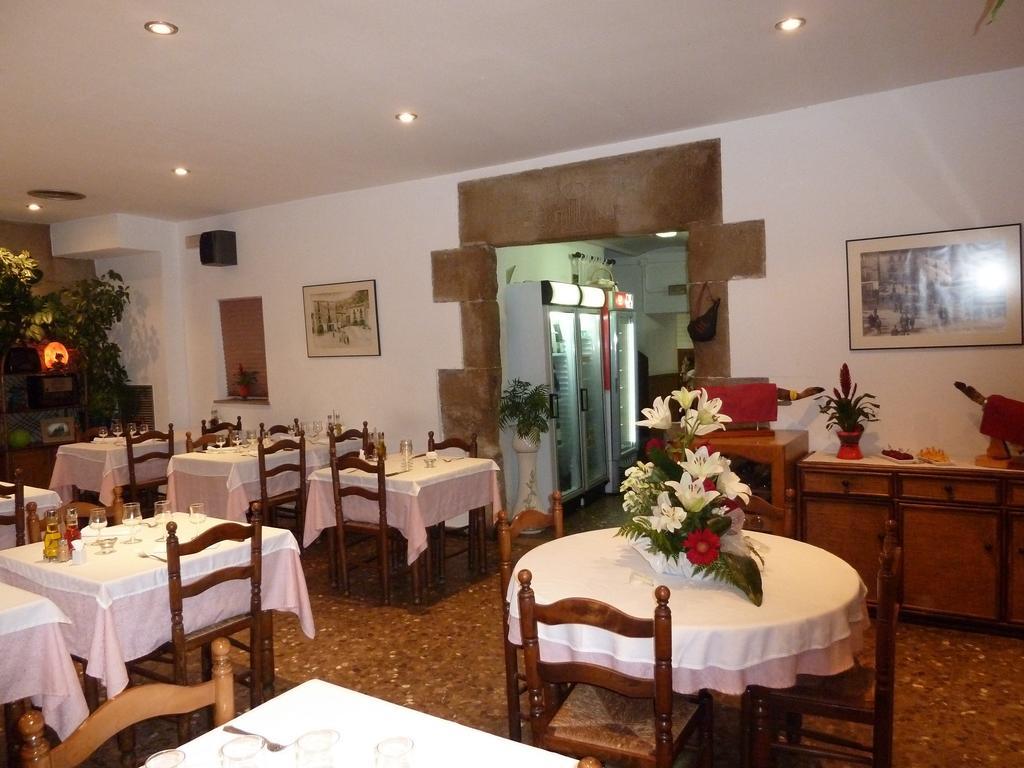 Restaurant Fonda Giralt Hotel Amer Buitenkant foto